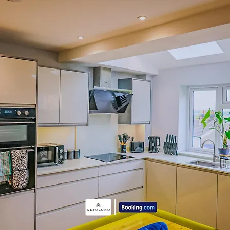 Deja Blue Luxury 3br By Altoluxo Short Lets & Serviced With Free Wifi & Parking בריסטול
