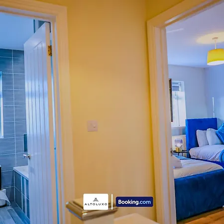 Deja Blue Luxury 3br By Altoluxo Short Lets & Serviced With Free Wifi & Parking בית נופש בריסטול
