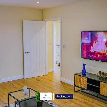 Feriehus Deja Blue Luxury 3br By Altoluxo Short Lets & Serviced With Free Wifi & Parking *